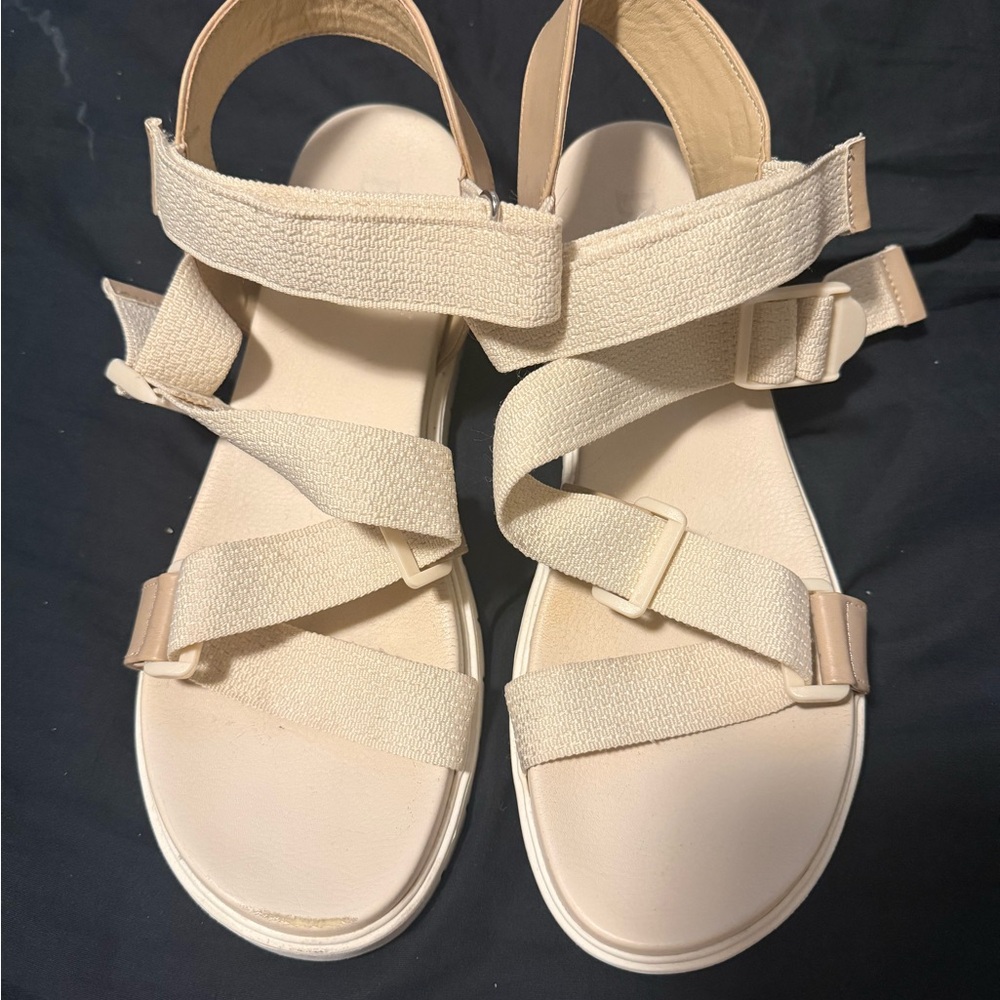 BKE Women's Cream Strappy Flats
